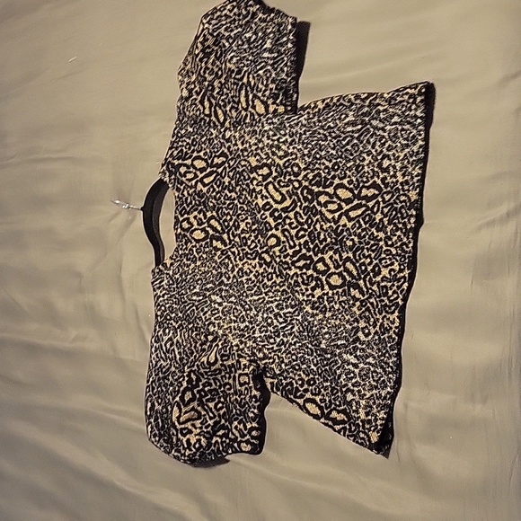 Cheetah print puffy ballon sleeved crop top - Picture 4 of 5